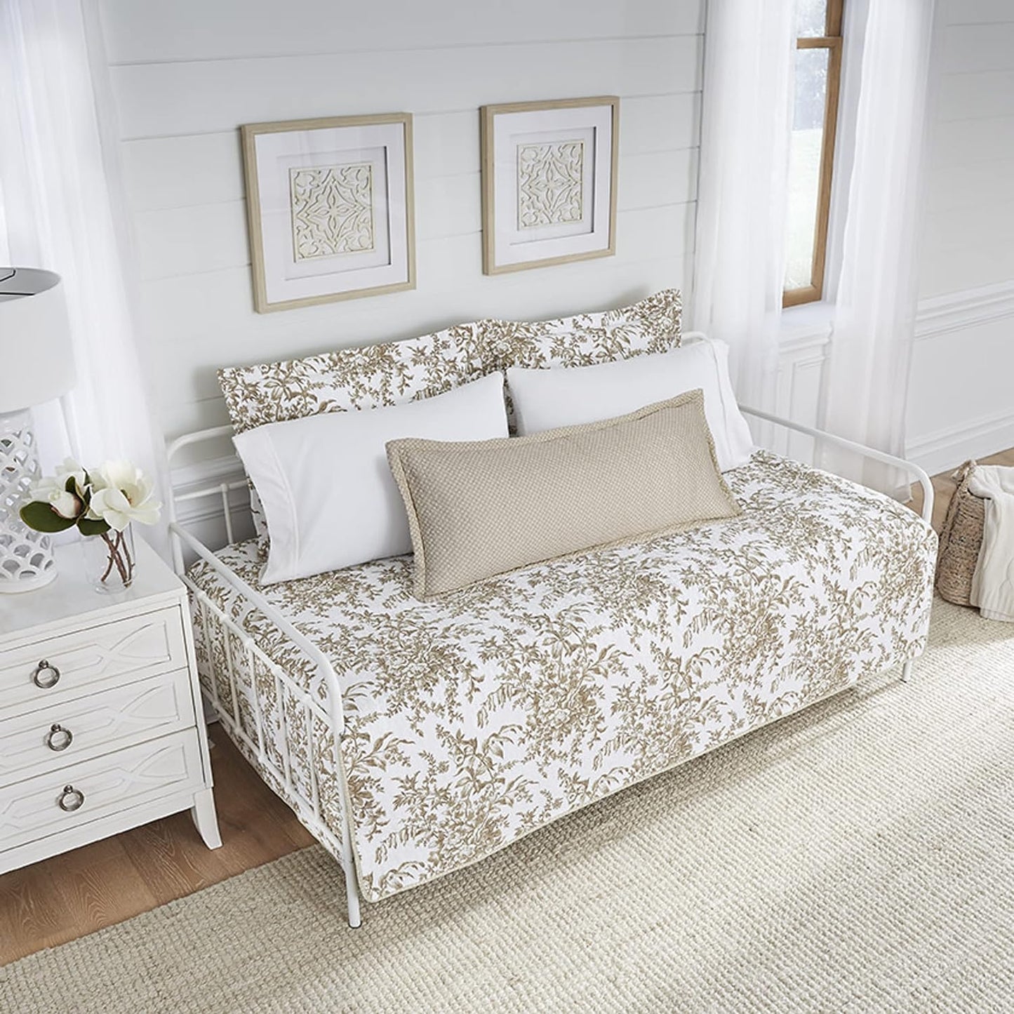 Laura Ashley Home | Bedford Collection | Quilt Set - 100% Cotton, Lightweight & Breathable, Reversible Bedding, Pre-Washed for Added Softness, Daybed, Mocha